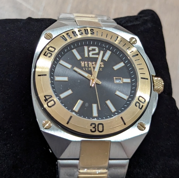 $310 Mens VERSUS VERSACE Reaction Two-Tone Bracelet Watch Silver/Gold 48mm - Picture 2 of 5